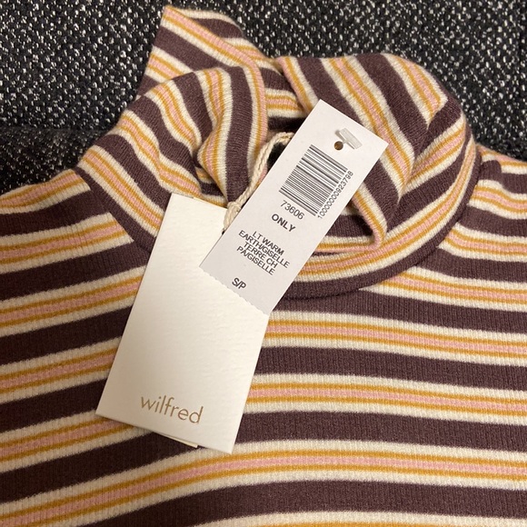 Wilfred turtle neck brand new tags still on - Picture 2 of 3